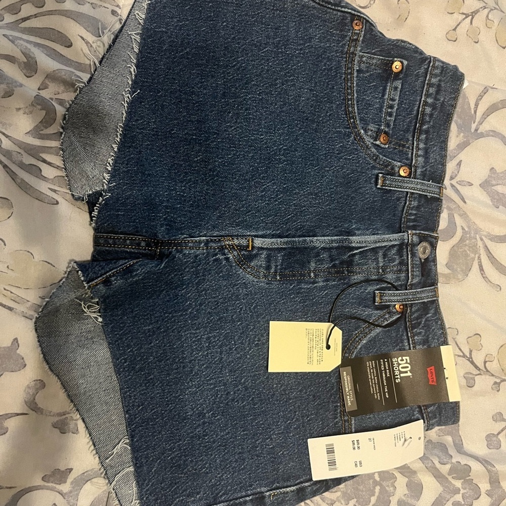 Levi’s 501 frayed cutoff shorts. Dark denim size 27. NWT
